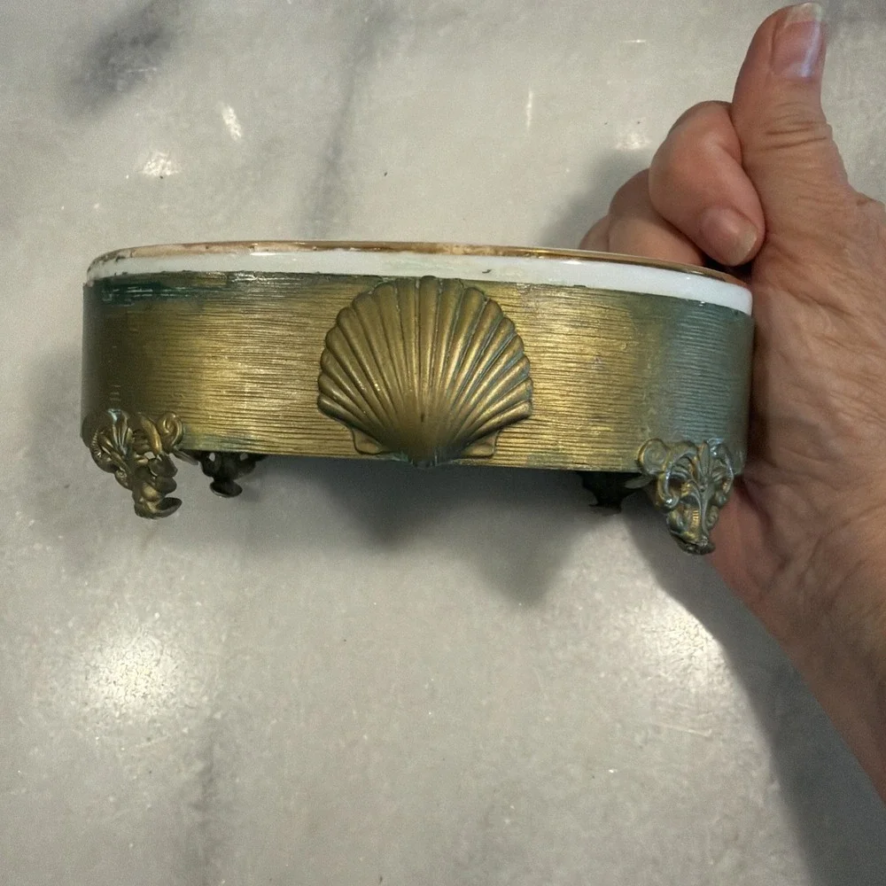 Oval Brass With Shell Detail White Soap Dish Tray 5 3/4x2x3 3/4 In ES001